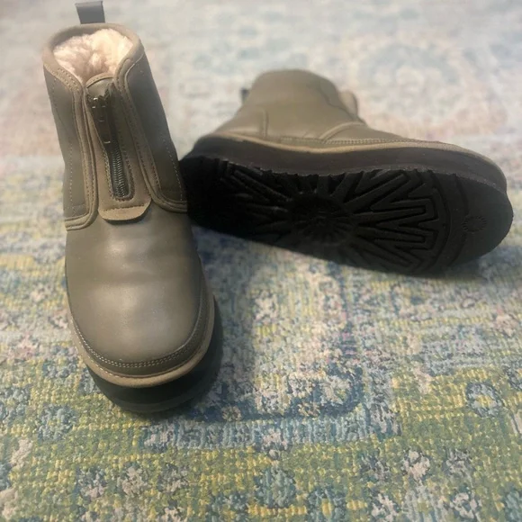 Women’s Ugg Boots - Picture 5 of 8